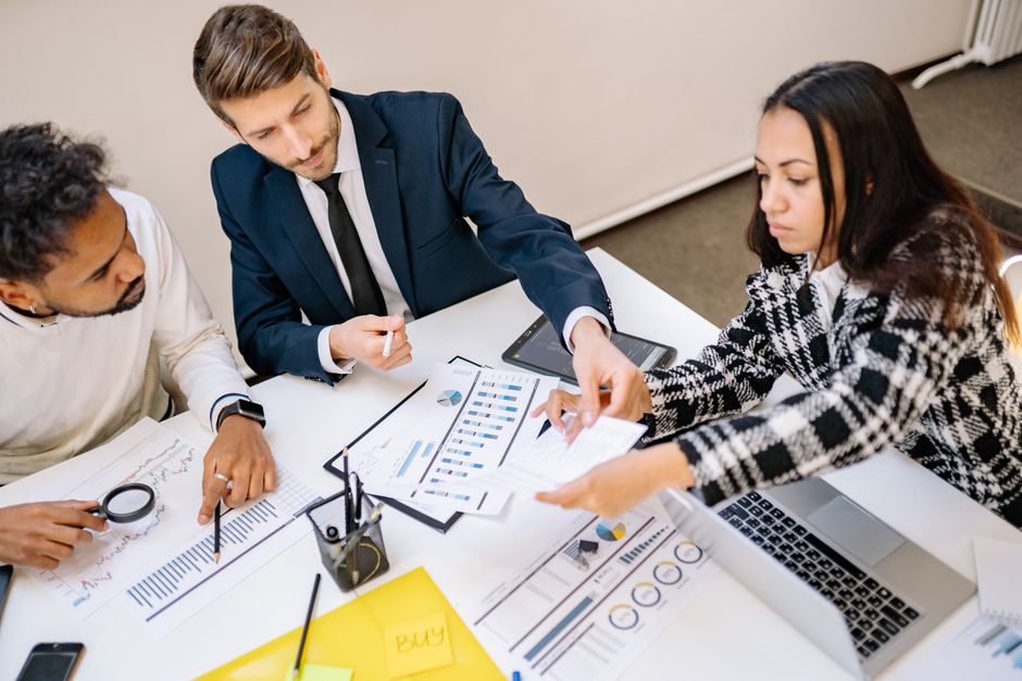 Read more about the article How to Buy a Franchise: Steps, Due Diligence and Financing